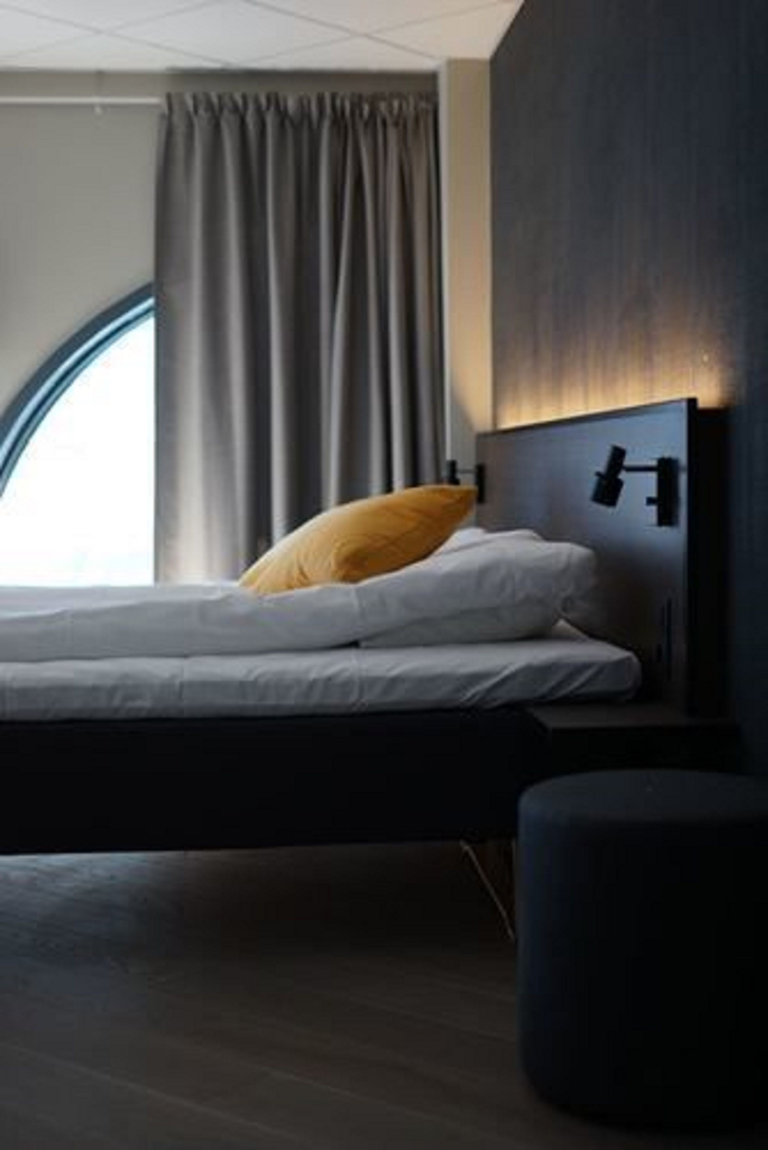 standard room, 2 single beds, non smoking | blackout curtains, soundproofing, cots/infant beds, rollaway beds