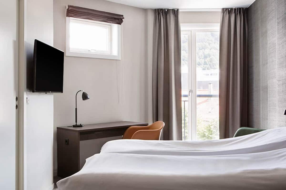 Superior Room, 1 Double Bed, Non Smoking | Blackout drapes, soundproofing, cribs/infant beds, rollaway beds