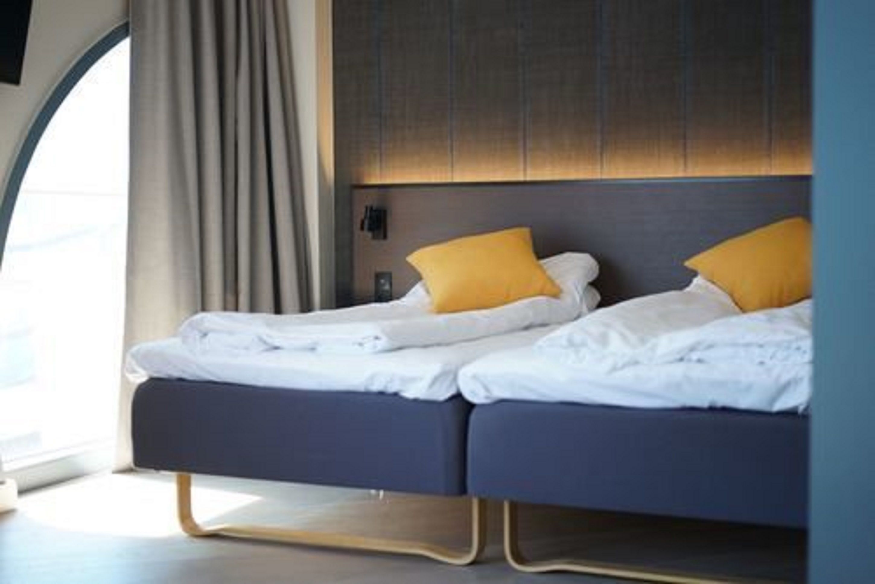 standard room, 2 single beds, non smoking | blackout curtains, soundproofing, cots/infant beds, rollaway beds