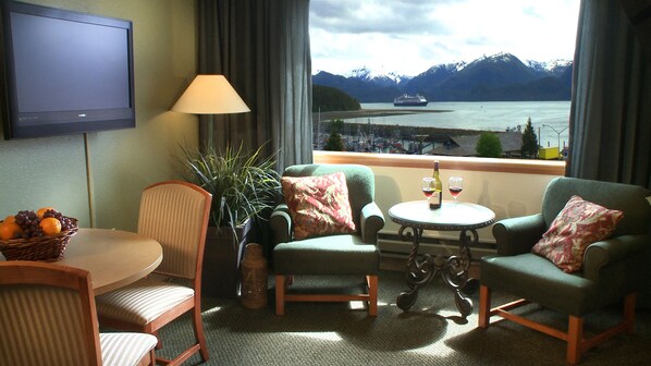 Desk, iron/ironing board, free WiFi, bed sheets - Southeast Resort (Sitka)