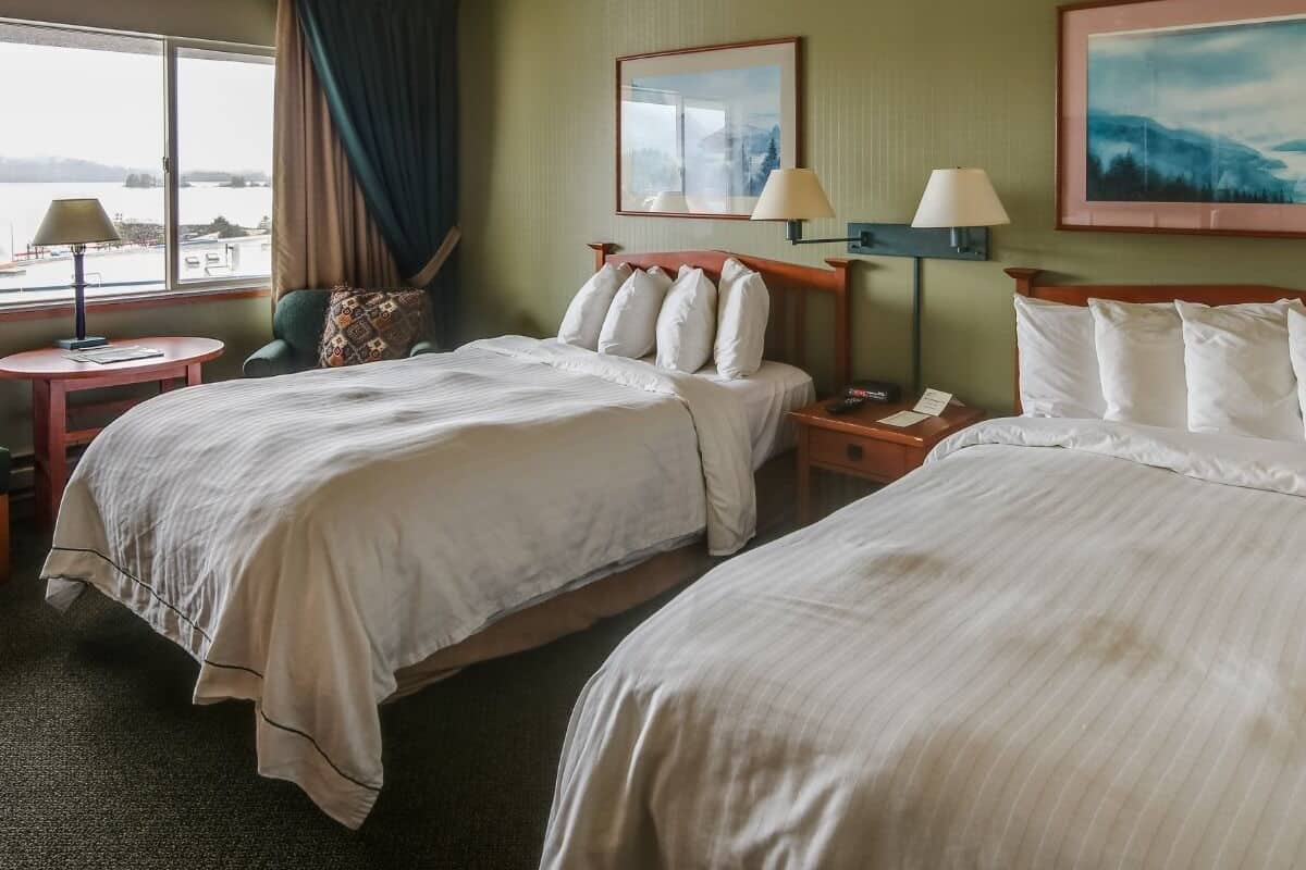 standard room, 2 single beds | desk, iron/ironing board, free wifi, bed sheets