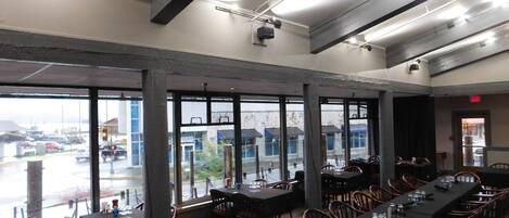 Lunch, dinner served; American cuisine, sea views