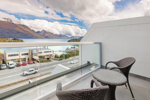 Copthorne Hotel & Apartments Queenstown Lakeview