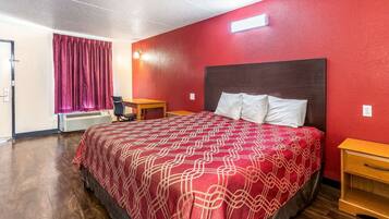 Habitación estándar, 1 cama King size, para no fumadores | Camas extra, wifi gratis, ropa de cama y despertador