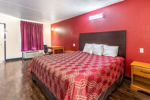 Standard Room, 1 King Bed, Non Smoking | Rollaway beds, free WiFi, bed sheets, alarm clocks