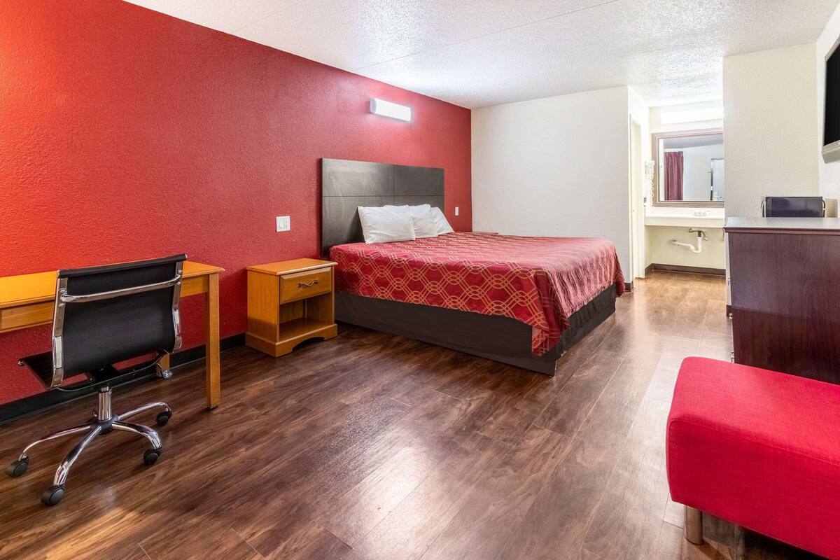 Rollaway beds, free WiFi, alarm clocks, bed sheets