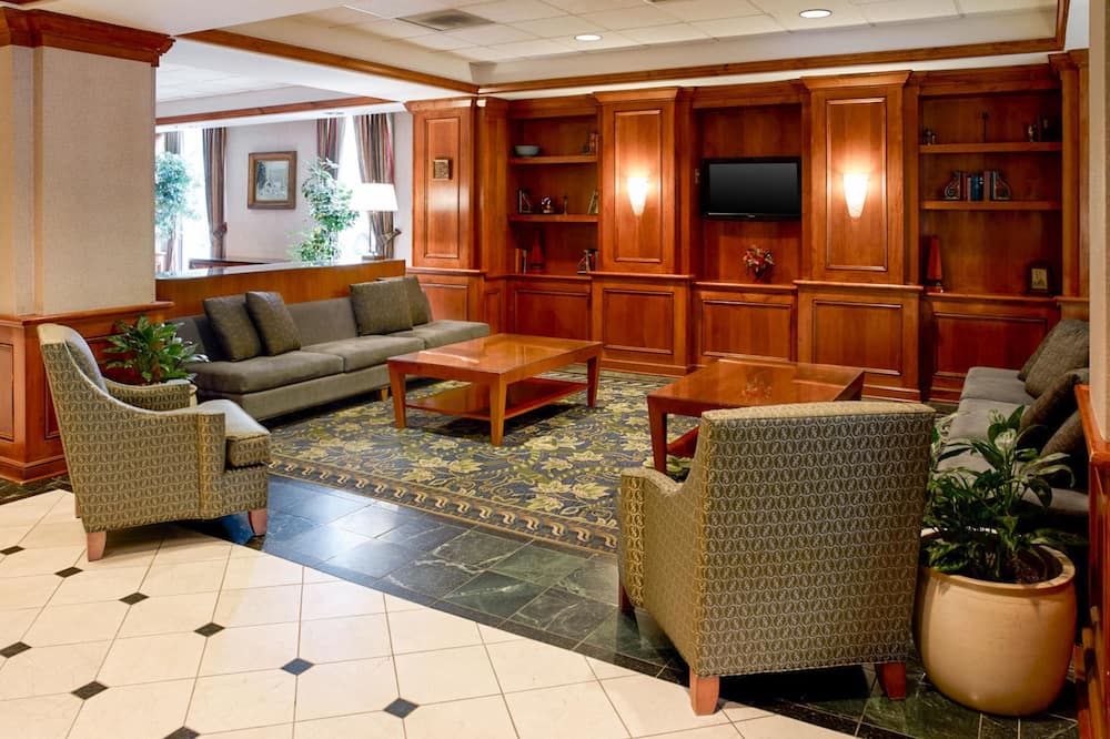 Clarion Hotel Portland Airport ME