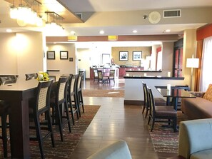 Bao gồm bữa sáng buffet hàng ngày 