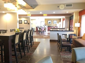 Bao gồm bữa sáng buffet hàng ngày