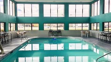 Una piscina cubierta