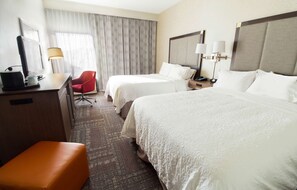 Desk, laptop workspace, blackout drapes, iron/ironing board - Hampton Inn Sevierville (Sevierville)