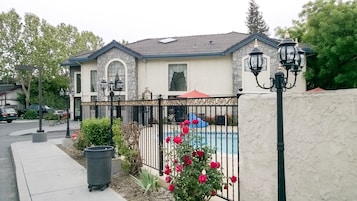 Szezonális szabadtéri medence