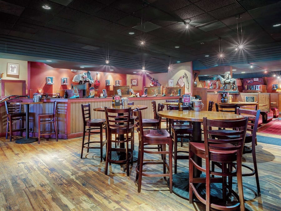 Lunch and dinner served, American cuisine