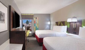 Chambre, 2 grands lits, non-fumeurs | Coffres-forts dans les chambres, bureau, rideaux occultants