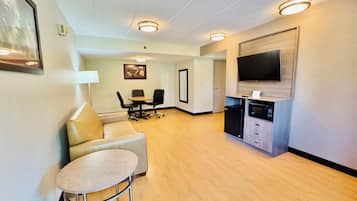 Suite, 1 King Bed with Sofa bed (Smoke Free) | Desk, laptop workspace, blackout drapes, free cribs/infant beds