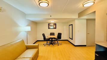 Chambre Deluxe, 1 trÚs grand lit, accessible aux personnes à mobilité réduite (Smoke Free)