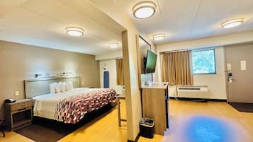 Habitación Deluxe, 1 cama King size, con acceso para personas discapacitadas (Smoke Free) | Escritorio, espacio para trabajar con laptop y cortinas blackout