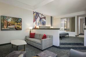 Studio Suite, City View (Longitude Suite) | Living area