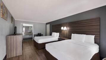 標準客房, 2 張加大雙人床, 非吸煙房 | 書桌、遮光布/窗簾、熨斗/熨衣板、免費搖籃/嬰兒床