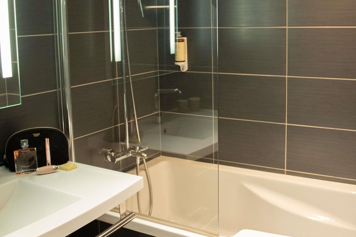 Premium bedding, pillowtop beds, minibar, in-room safe