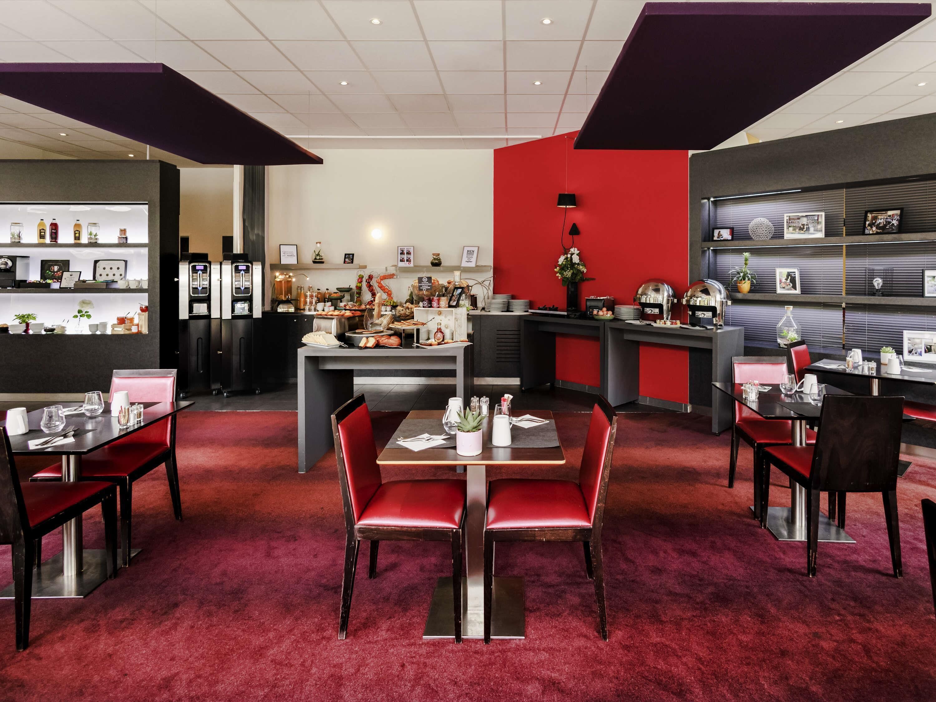 Desayuno buffet diario (EUR 19 por persona)