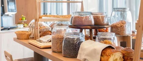 Petit déjeuner buffet (19 EUR par personne)