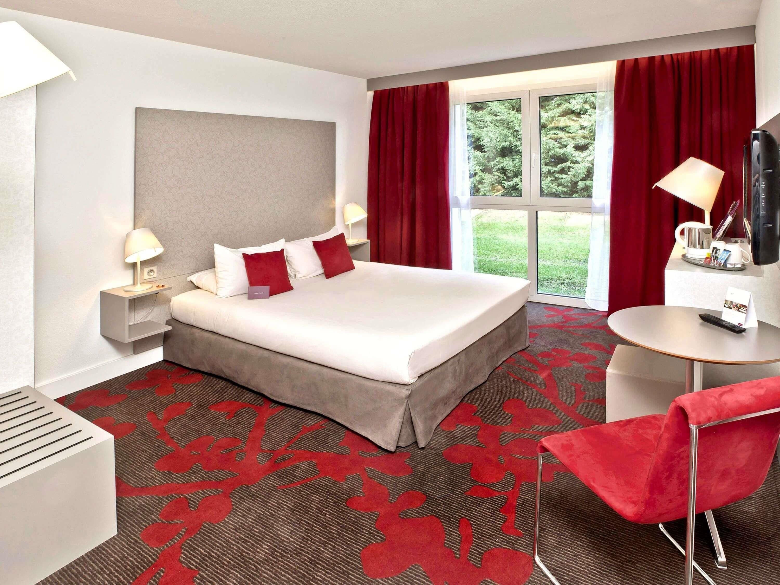 Premium bedding, pillowtop beds, in-room safe, desk