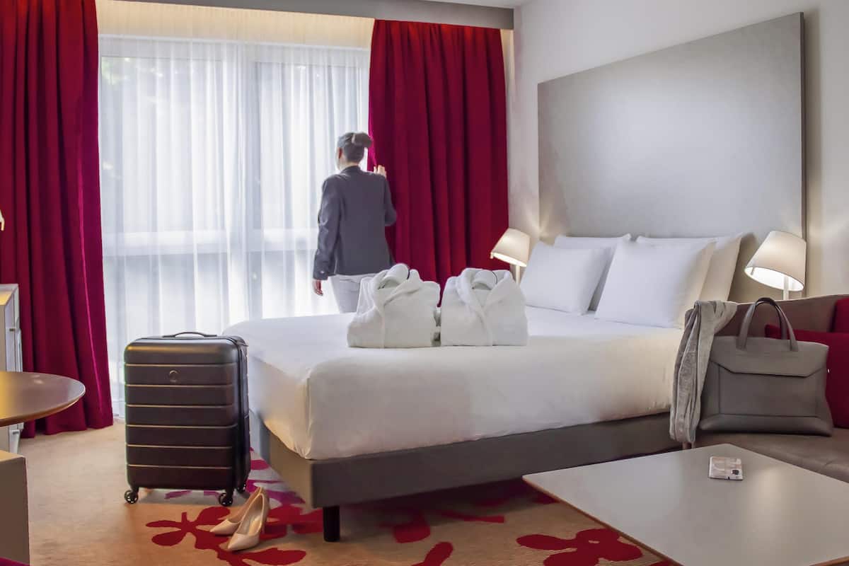 Privilege, Zimmer, 1 Queen-Bett und Schlafsofa | Hochwertige Bettwaren, Pillowtop-Betten, Minibar, Zimmersafe