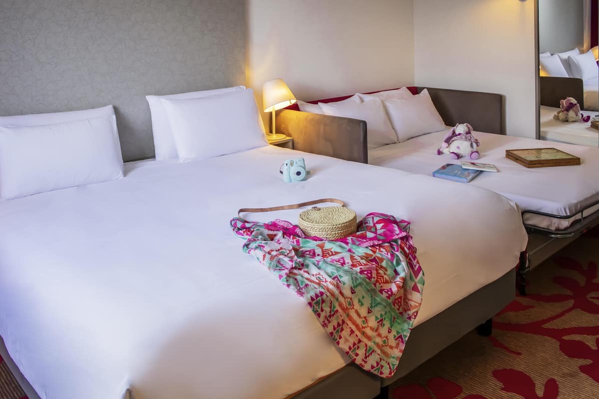 Family Room (Classic) | Premium bedding, pillowtop beds, minibar, in-room safe