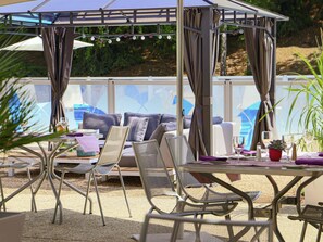 Breakfast, lunch, dinner served; local cuisine, pool views 