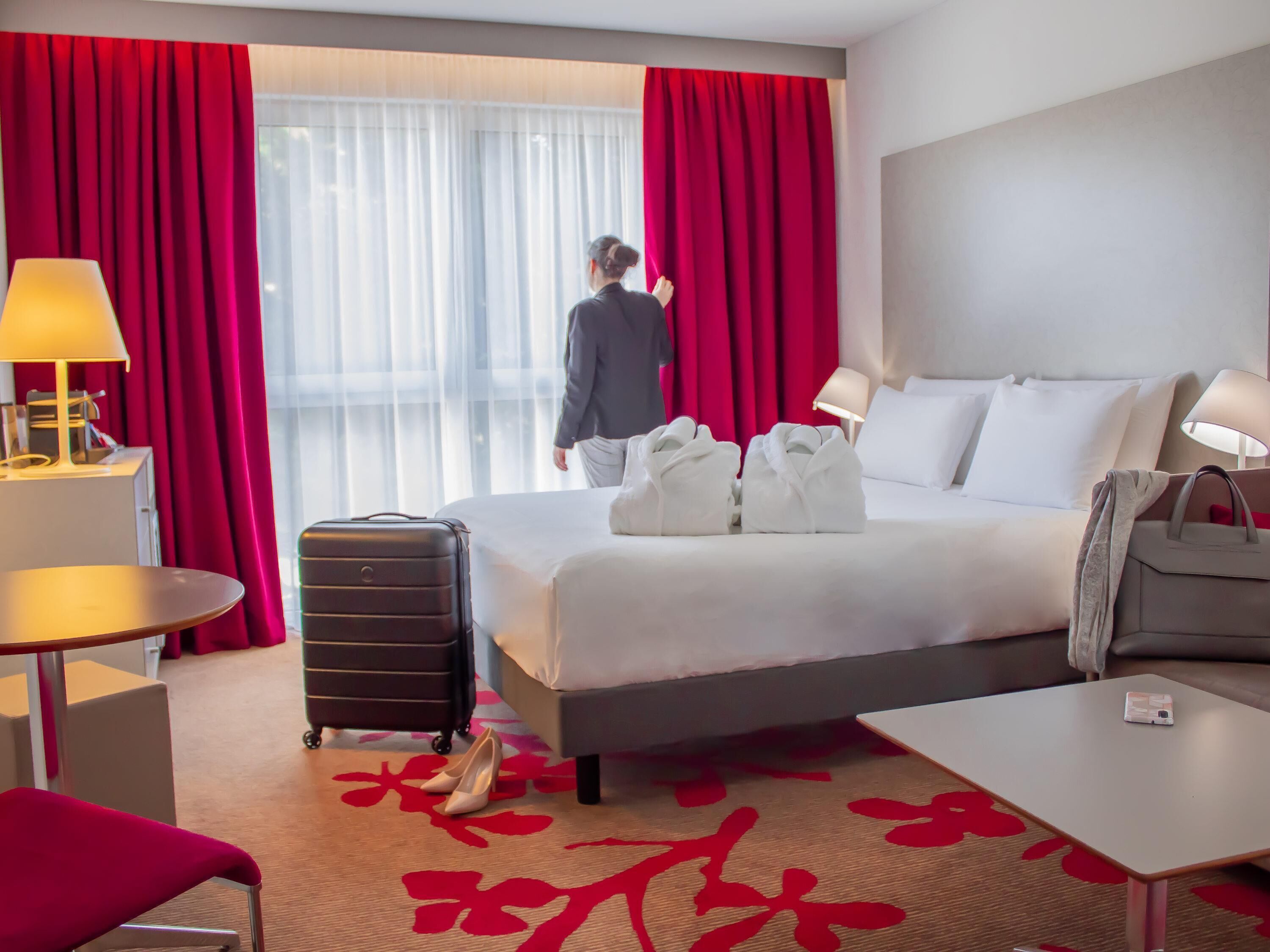 Privilege, Room, 1 Queen Bed with Sofa bed | Premium bedding, pillowtop beds, in-room safe, desk