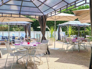 Breakfast, lunch, dinner served; local cuisine, pool views 
