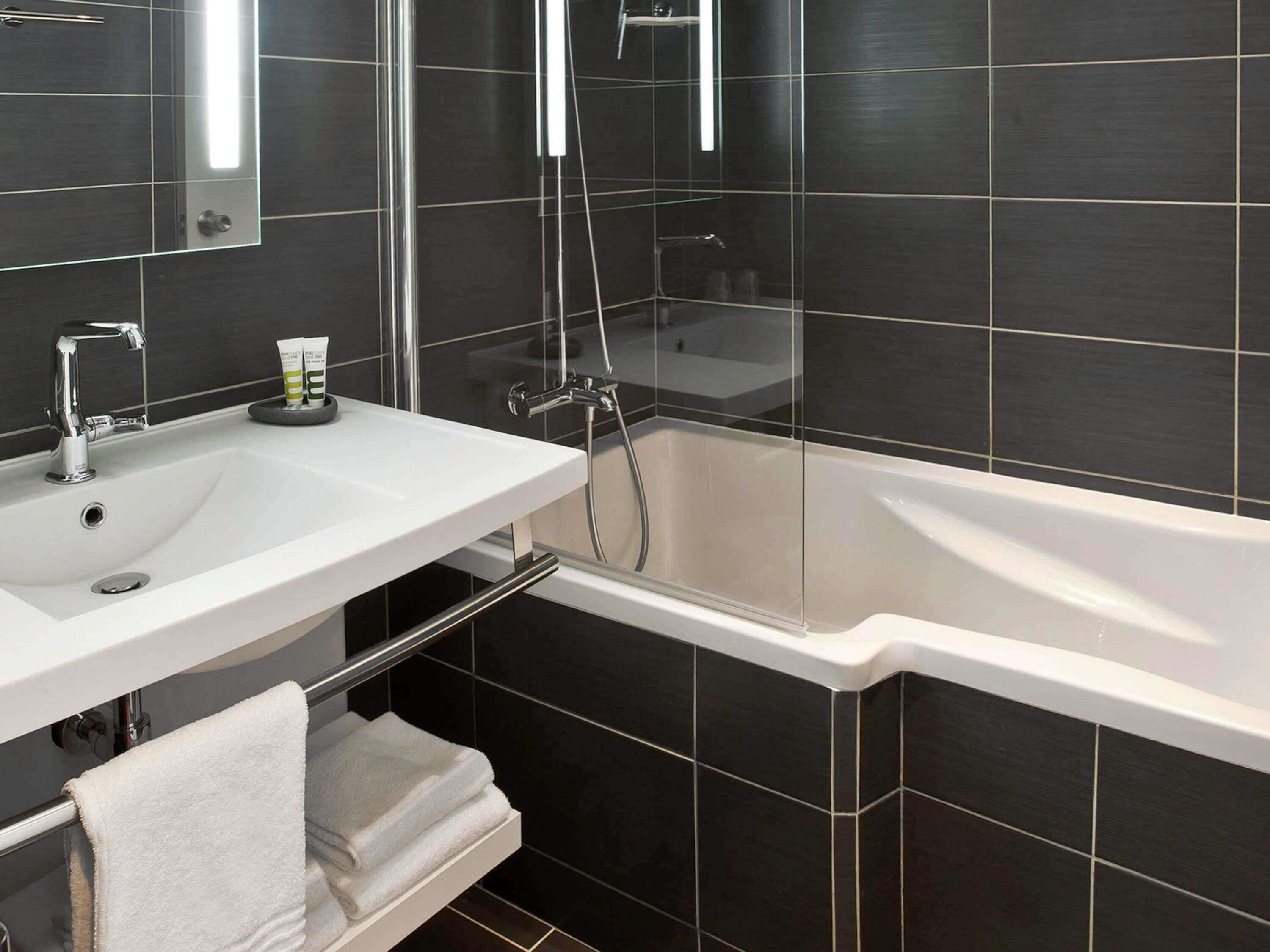 Standard Room, 1 Double Bed | Premium bedding, pillow-top beds, in-room safe, desk