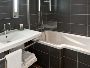 Standard Room, 1 Double Bed | Premium bedding, pillowtop beds, in-room safe, desk - Mercure Tours Nord (Tours)