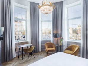 Allergikerbettwaren, Minibar, Zimmersafe, Verdunkelungsvorhänge