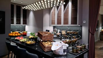 Bữa sáng buffet hàng ngày với phụ phí nhỏ