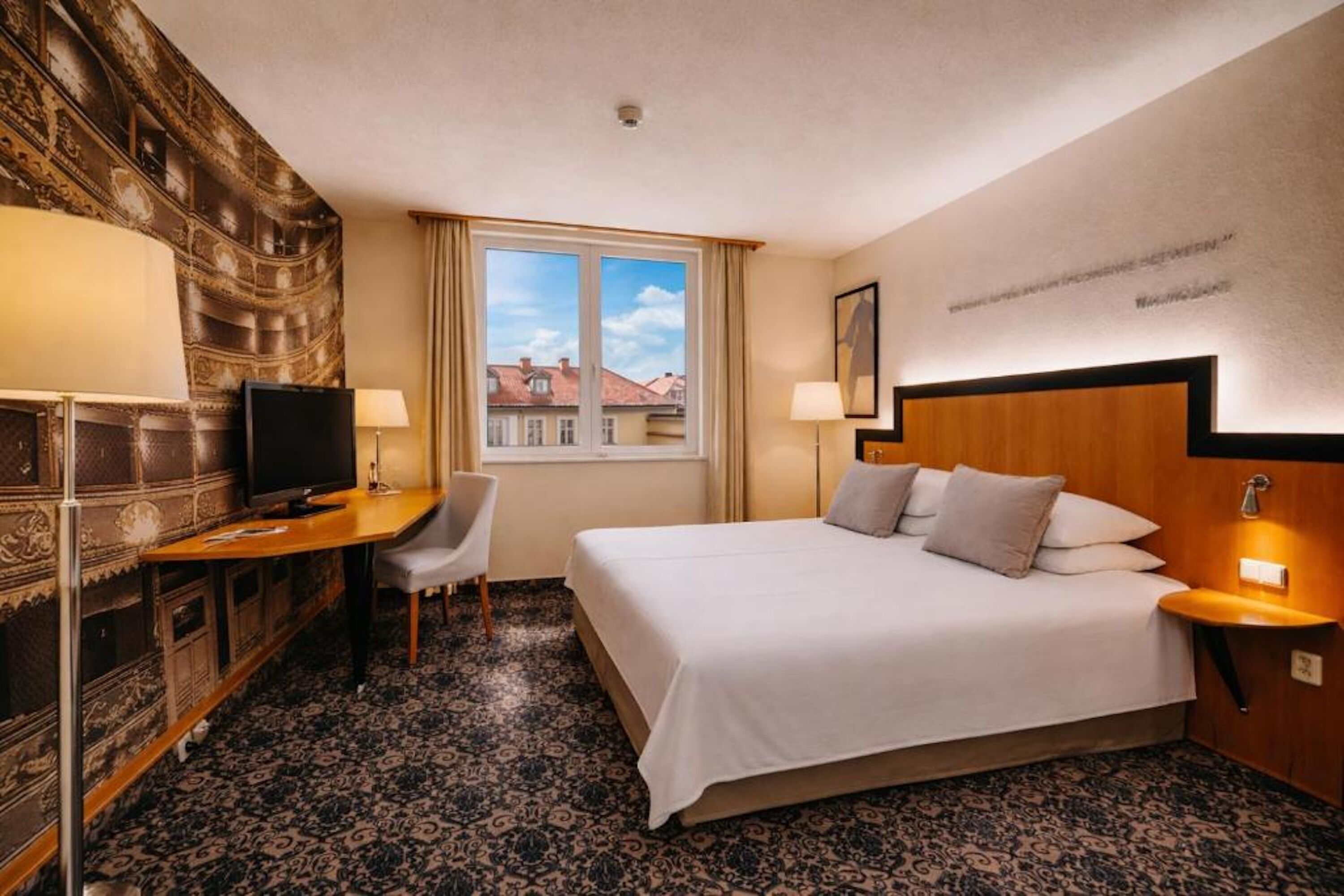 Economy Double Room | Minibar, in-room safe, blackout drapes, soundproofing