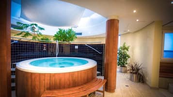 室內 Spa 池