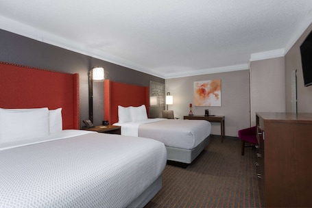 Premium bedding, desk, laptop workspace, iron/ironing board. La Quinta Inn by Wyndham Pensacola