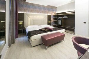 Camera Deluxe | Lenzuola Frette, copriletto in piuma, minibar, cassaforte in camera