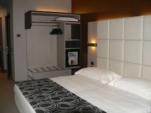 Frette Italian sheets, down comforters, minibar, in-room safe - Soperga Hotel (Milan)