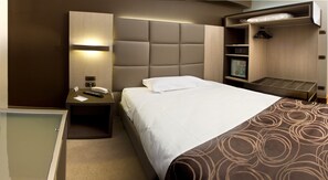 Superior Single Room | Frette Italian sheets, down comforters, minibar, in-room safe - Soperga Hotel (Milan)