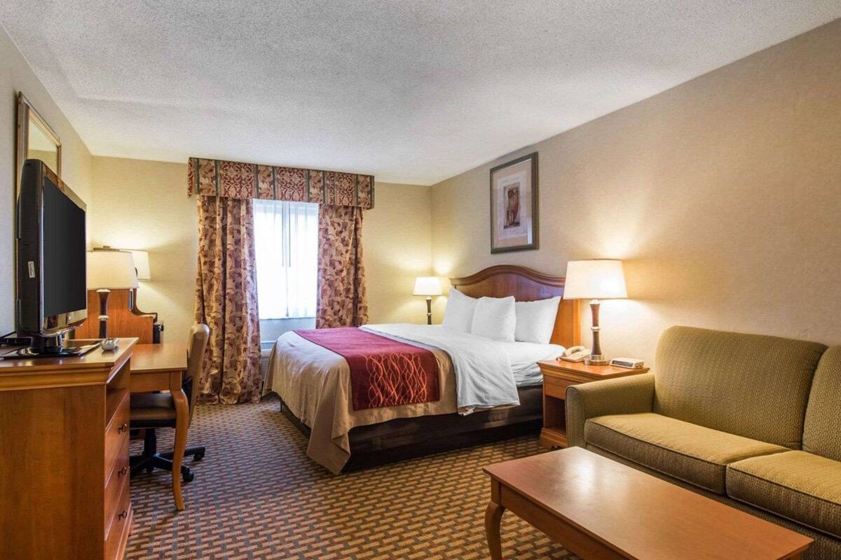 desk, iron/ironing board, free wifi, bed sheets