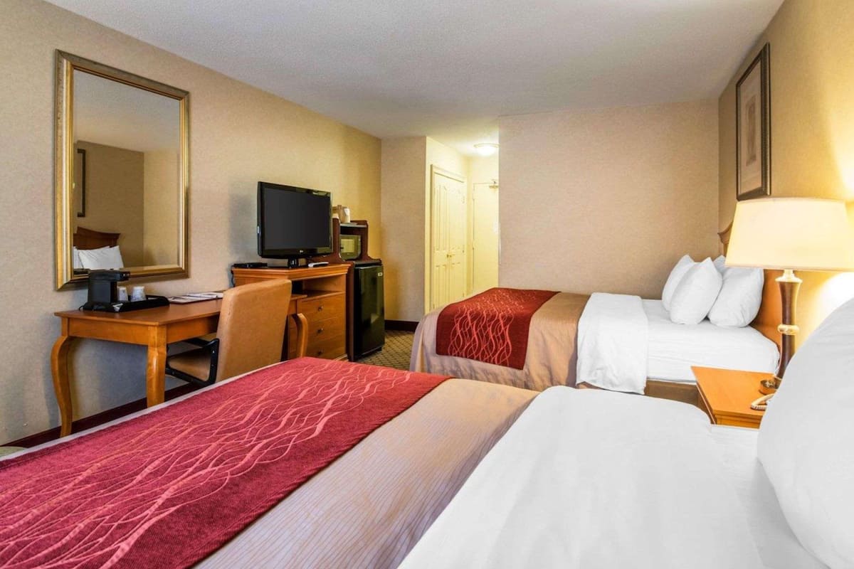 Desk, iron/ironing board, WiFi (free), bed sheets