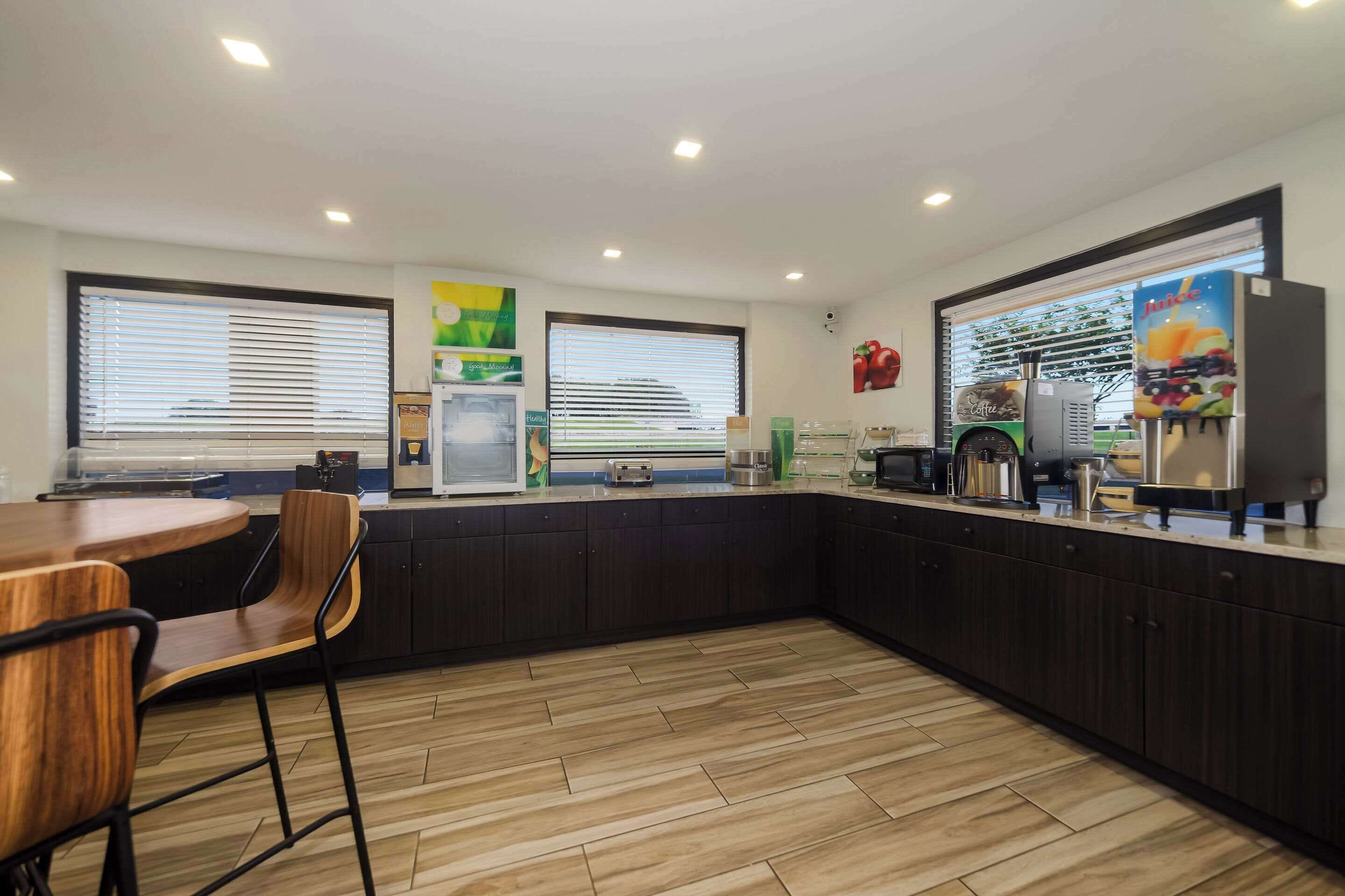 free daily continental breakfast