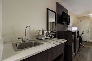 Zimmersafe, Schreibtisch, laptopgeeigneter Arbeitsplatz