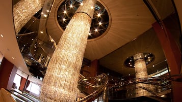 3 restoran, öğle yemeği sunulur