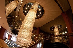 3 restaurantes, se sirve almuerzo 