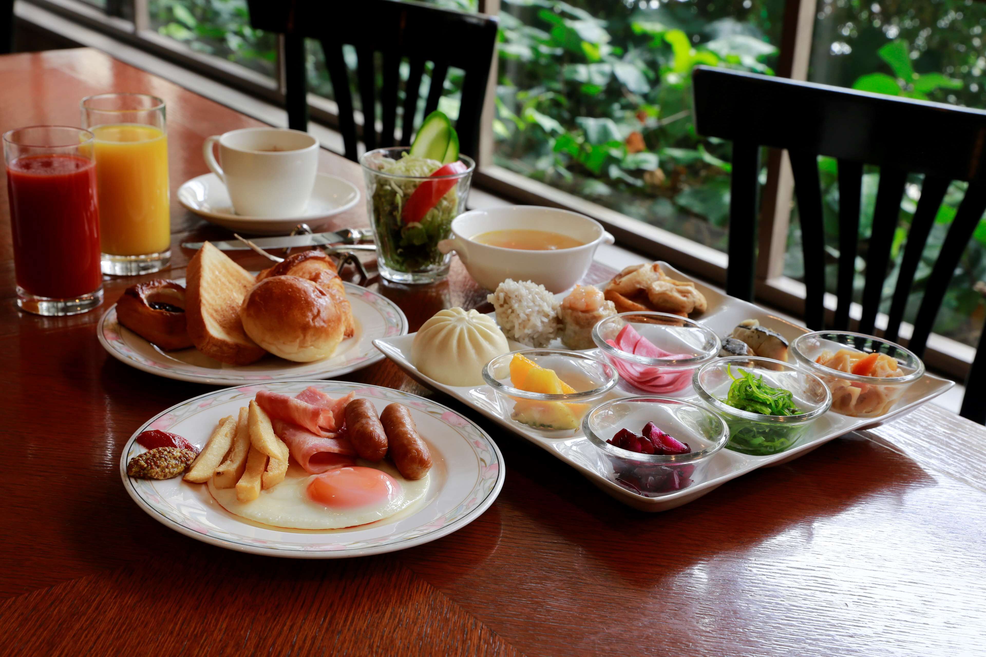 Sarapan prasmanan setiap hari (JPY 4000 per orang)