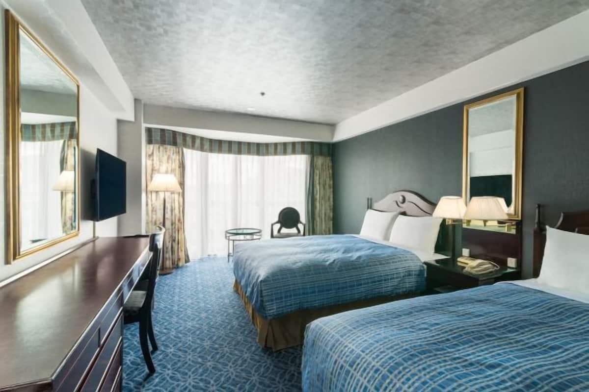 Premium bedding, down duvets, in-room safe, desk